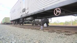 На станции Кызгалдакты люди каждый день рискуют оказаться под поездом