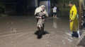 Спасатель на руках носил девушек через лужи в Алматы: фото