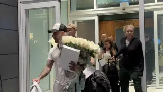 Backstreet Boys прилетели в Алматы. На них сразу надели тюбетейки