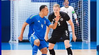 Тремя голами и потасовкой обернулся матч Италия - Казахстан