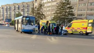 Автобус с людьми попал в ДТП в Павлодаре: среди пострадавших 4 детей