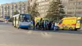 Автобус с людьми попал в ДТП в Павлодаре: среди пострадавших 4 детей