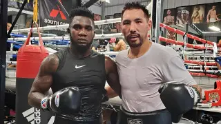 Чемпион мира согласился на бой с Жанибеком Алимханулы за 3 титула