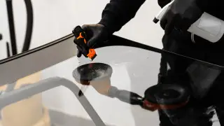 Тайна черных точек на лобовом стекле: автоэксперт раскрыл секрет производителей