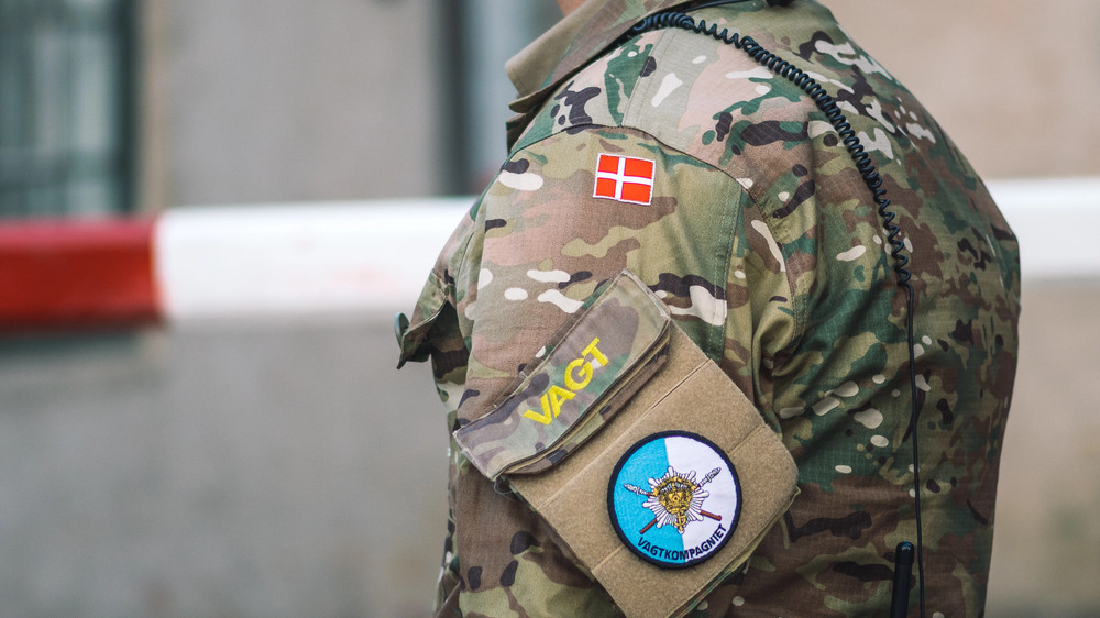 Неопознанные дроны заметили вблизи крупной военной базы Дании