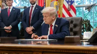 “Применять все силы“: Трамп направляет войска в Портленд