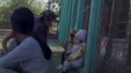 Казахстанец “угостил“ малолетнюю дочь сигаретой, видео возмутило соцсети