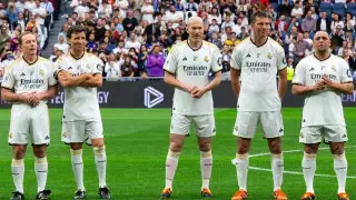 Легендарный футболист “Реала“ поднялся в алматинские горы: фото