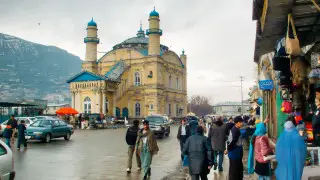 Перебои в авиаперевозках и доставке гумпомощи: в Афганистане отключили интернет