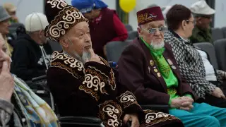 Фонд Тимура Кулибаева устроил праздник для пожилых людей в Алматы