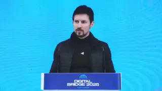 Павел Дуров начал выступление в Астане с шутки про поиск жены