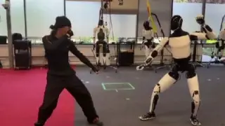 Илон Маск показал видео, как робот Optimus изучает кунг-фу