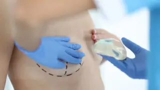 Ким Чен Ын против силиконовой груди: за импланты в КНДР теперь грозит срок