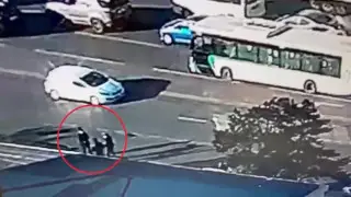 В Астане пьяная ссора в караоке закончилась дракой на дороге