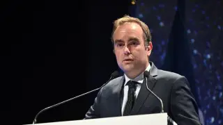 Франция получила новое правительство во главе с Лекорню