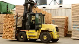 В Казахстане не могут найти рабочих на зарплату в 500 тысяч тенге