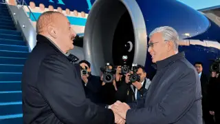 Токаев лично проводил Алиева в аэропорту Астаны