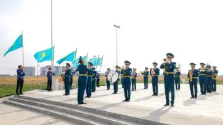 В Шымкенте в честь Дня Республики прошла церемония поднятия флага