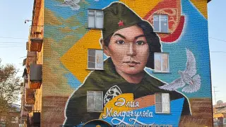 В Усть-Каменогорске появился мурал Алии Молдагуловой