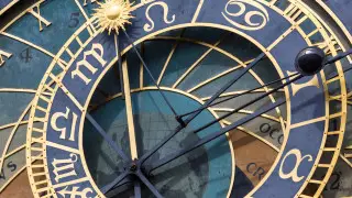 Гороскоп на сегодня: кому повезёт в любви, а кто встретит прошлое