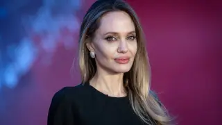 Водителя Анджелины Джоли забрали в военкомат во время её визита в Украину