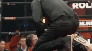 Нокаутом во втором раунде обернулся бой за титул IBA