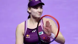 Рыбакина обыграла первую ракетку мира и выиграла Итоговый турнир WTA