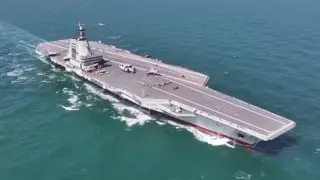 Китай ввёл в строй уникальный авианосец с электромагнитными катапультами