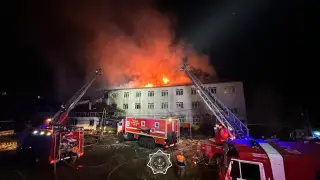 В Алматы тушат крупный пожар на территории детского дома