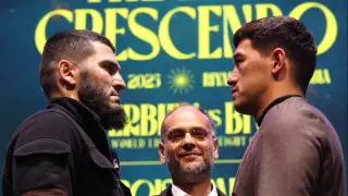 Трилогия Бивол - Бетербиев: экс-чемпион рассказал об обещании соперника