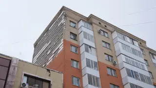 Обрушение облицовки в Астане: жильцы дома жалуются на трещины