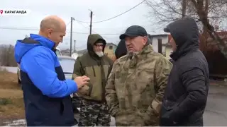 “Дома полопались“. Закрыть карьер требуют жители поселка в Карагандинской области