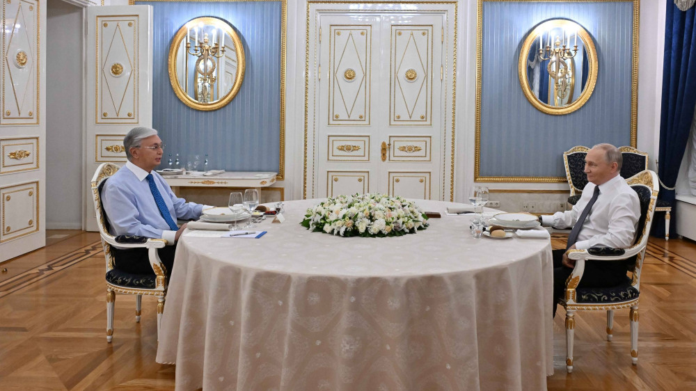 Без пиджаков. Появилось фото с неформального ужина Токаева и Путина