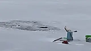 Рыбак провалился под лед и погиб в Акмолинской области