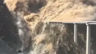 Огромный автомобильный мост обрушился в Китае