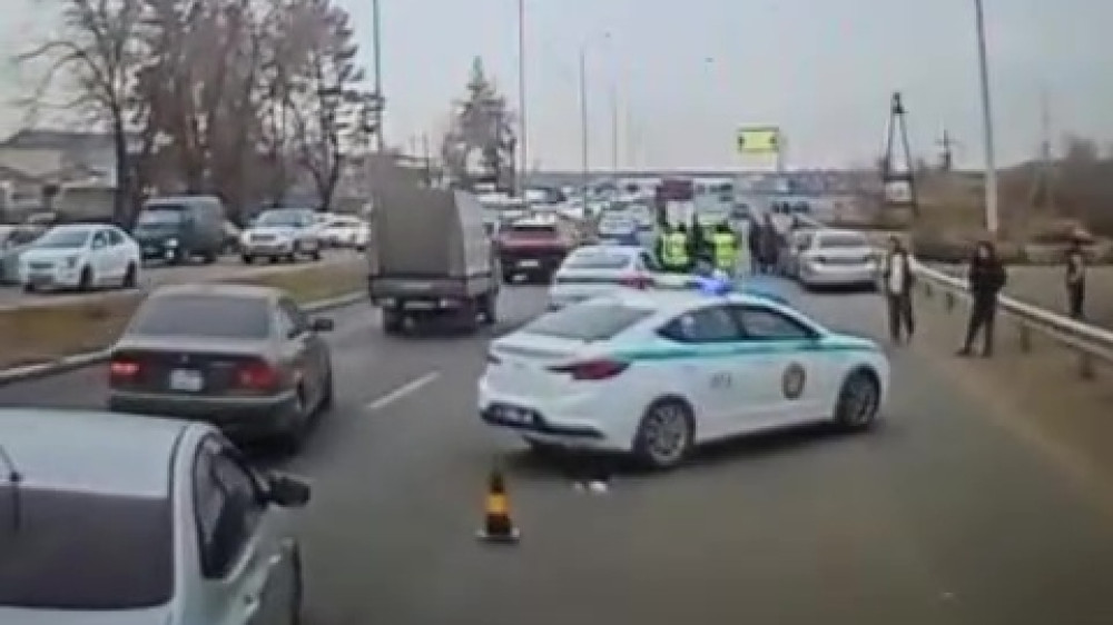 Мотоциклист выехал на встречку и погиб в ДТП под Алматы