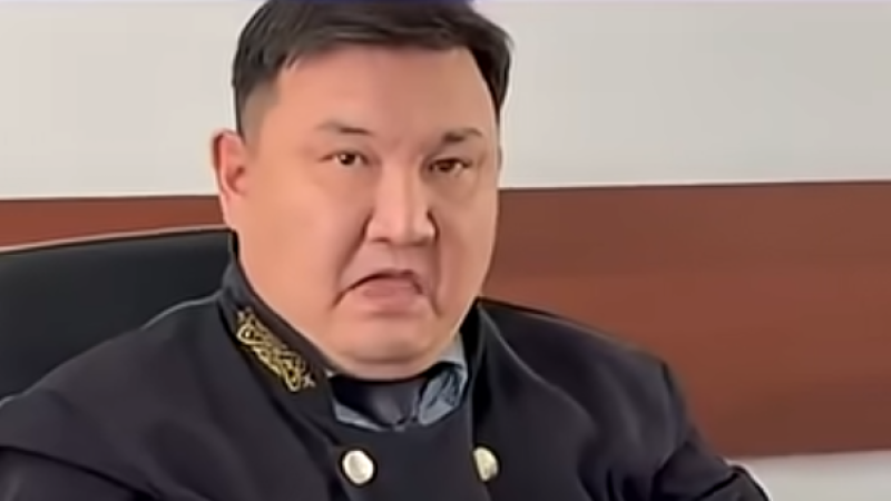 Абинур Карабаев. Кадр из видео