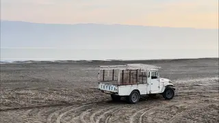 “Береговая линия отступила на сотни метров“. Блогер показал обмеление Каспийского моря в Иране