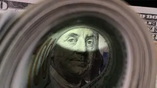 Доллар продолжает дешеветь в Казахстане