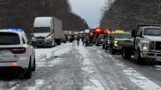 Снегопад спровоцировал массовое ДТП в США: столкнулись 45 машин