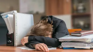 Каждый седьмой казахстанец работает больше нормы: какая предусмотрена доплата