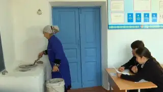 “Фундамент просел, стены треснули, полы сгнили“. Жители казахстанского села требуют построить новую школу