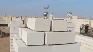 Неизвестные разрушили могилы на кладбище в Атырау, ведутся их поиски