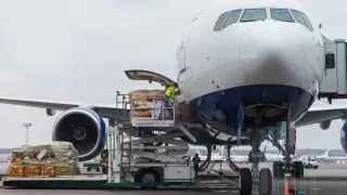 Токаев поручил сформировать полноценные авиахабы на базе аэропортов