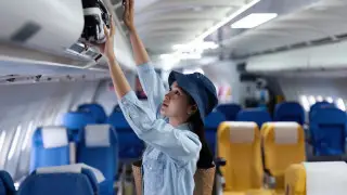 Назван популярный продукт, который может загореться в самолёте