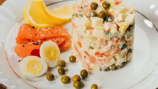 Рецепты оливье на Новый год: классический и 5 необычных вариантов
