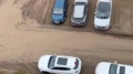 “Машины застревают в грязи“: жители Астаны жалуются на участок у дома