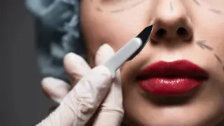 После запретов на снятие пенсионных казахстанцы массово решили “стать красивее“