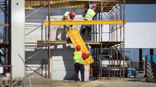 “Рабочих рук не хватает“: депутат предложил привлекать в Казахстан больше мигрантов