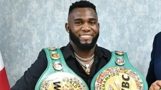 Чемпион мира в весе Алимханулы вновь избегает боя с казахстанцем - СМИ